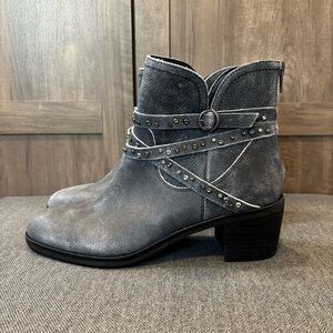 NWOT Lucky Brand 7.5 Callam Ankle Leather Boots Studded Strap Booties Gray